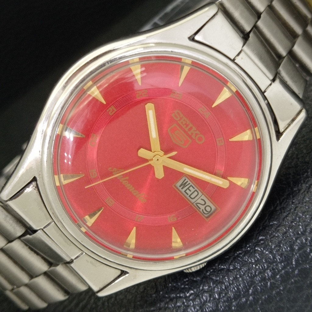 Vintage 1988 Seiko Automatic Mens Silver Watch WDaydate  Red Accents